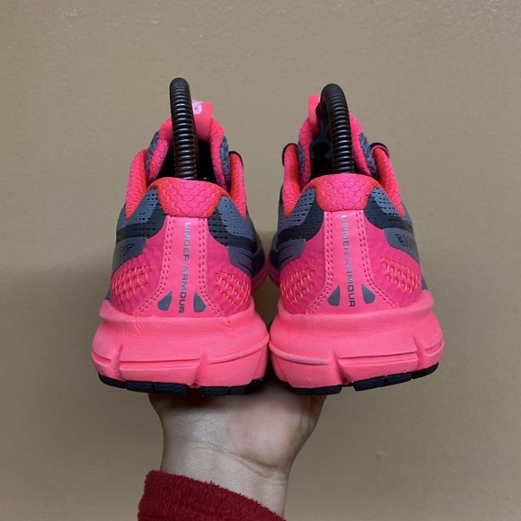 Under Armour Charged Bandit “Breast Cancer Awareness” - Picture 13 of 17